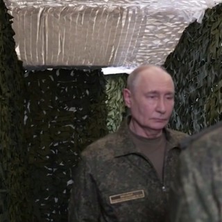 Putin e l'incontro in prima linea con i generali, uno show girato in studio?
