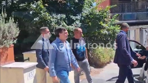 Attentato a Ranucci, Lavitola lascia la sua abitazione accompagnato dai carabinieri