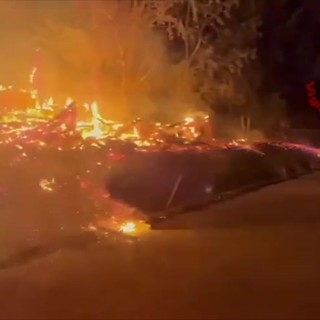 Napoli, incendio nel Parco archeologico di Longola Napoli, incendio nel Parco archeologico di Longola