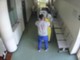 Ruba un condizionatore all'Istituto tumori di Napoli, il furto ripreso dalle telecamere Ruba un condizionatore all'Istituto tumori di Napoli, il furto ripreso dalle telecamere