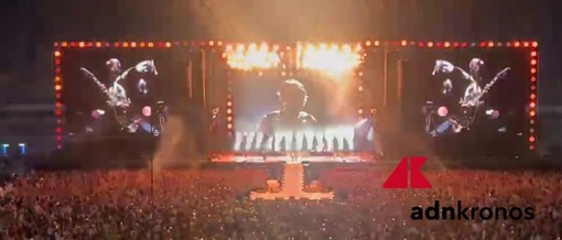 Ligabue infiamma l'Olimpico, in 54mila 'ballano sul mondo' Ligabue infiamma l'Olimpico, in 54mila 'ballano sul mondo'