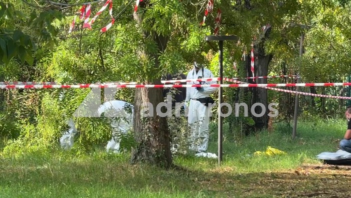 Roma, trovato cadavere in un parco a Tor Sapienza: in corso i rilievi della scientifica