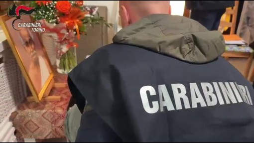 Pseudo setta con abusi sessuali e riduzione in schiavitù nel Torinese, carabinieri nella sede