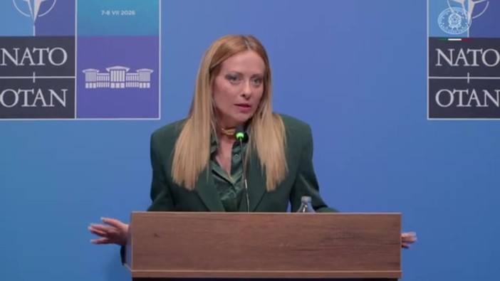 Nato, Meloni: "Non togliamo soldi agli ospedali per rafforzare difesa" Nato, Meloni: "Non togliamo soldi agli ospedali per rafforzare difesa"