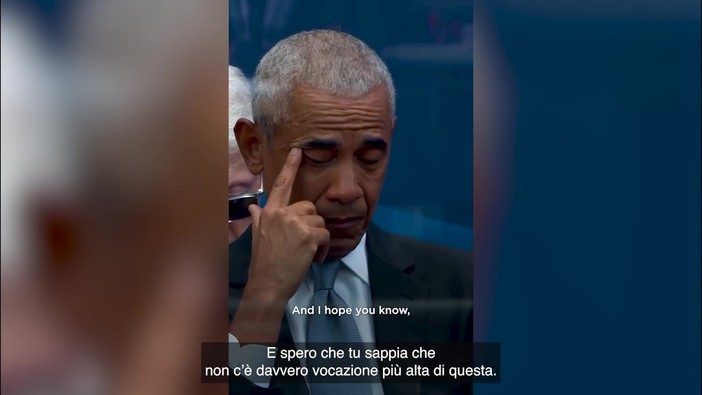 Michelle Obama fa commuovere Barack, il video dell'omaggio a Chicago