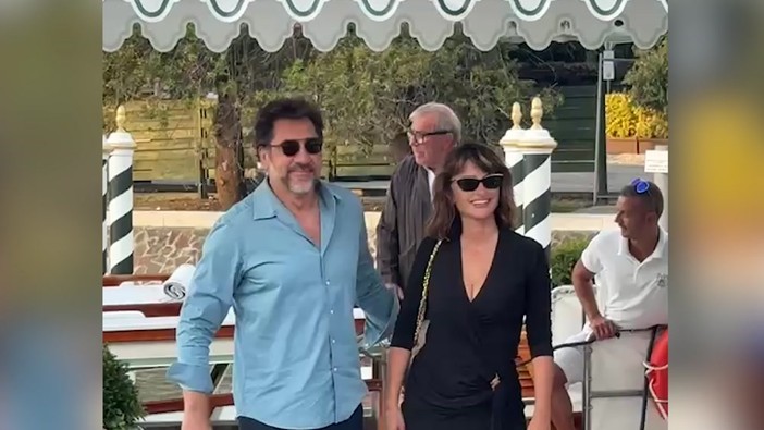 Venezia 83, Penélope Cruz e Javier Bardem sbarcano al Lido: arrivata la coppia più attesa