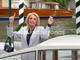 Venezia 83, Fanelli 'invecchiata' e con una parrucca sbarca al Lido Venezia 83, Fanelli 'invecchiata' e con una parrucca sbarca al Lido