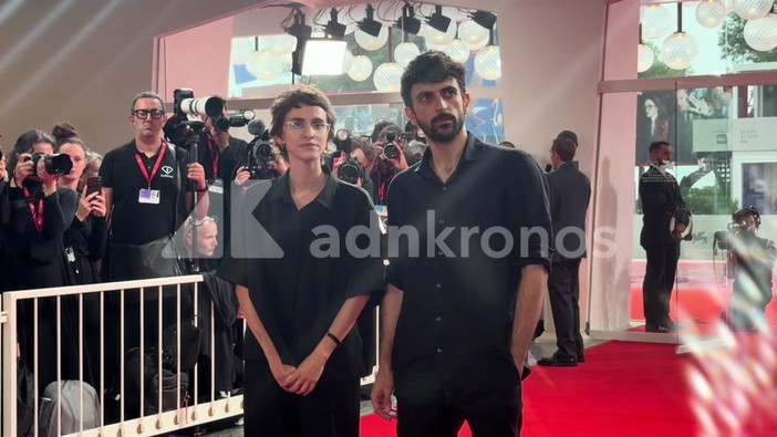 Venezia 83, i registi del documentario "Naza" accolti dal coro "Free Palestine"