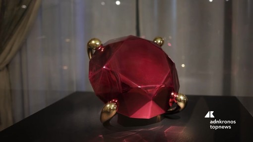 Il pop di Jeff Koons conquista Palermo: al Palazzo Reale la magia delle sculture specchianti