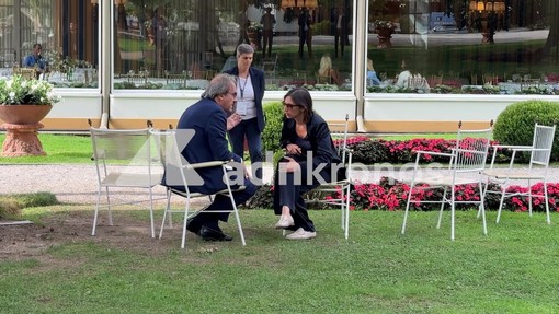 A Cernobbio prove di campo largo: Schlein e Bonelli 'a tu per tu'
