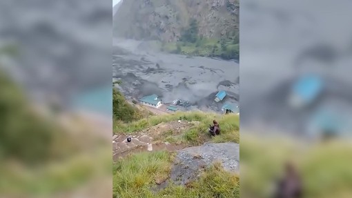 Nuova inondazione in Nepal, fiume di fango spazza via intero villaggio