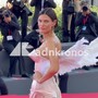 Venezia 83, Bianca Balti un angelo sul red carpet: il look con le ali incanta il Lido