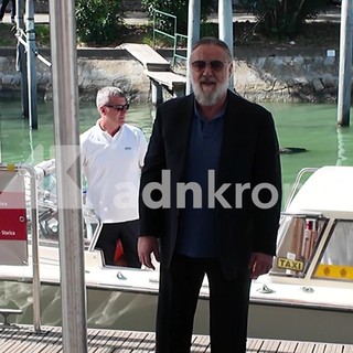 Venezia 83, Russell Crowe sbarca al Lido per il suo doc 'What Love Builds' Venezia 83, Russell Crowe sbarca al Lido per il suo doc 'What Love Builds'
