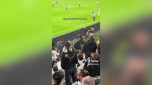 Juve-Lazio, rissa tra tifosi bianconeri sugli spalti e la partita si ferma Juve-Lazio, rissa tra tifosi bianconeri sugli spalti e la partita si ferma
