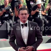 Venezia 83, Orlando Bloom infiamma il red carpet per 'Bucking Fastard'