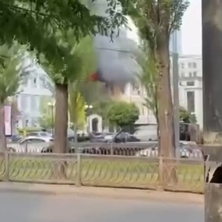 Raid su Kiev, in fiamme l'Accademia delle Scienze: persone fuggono dalle finestre per salvarsi Raid su Kiev, in fiamme l'Accademia delle Scienze: persone fuggono dalle finestre per salvarsi