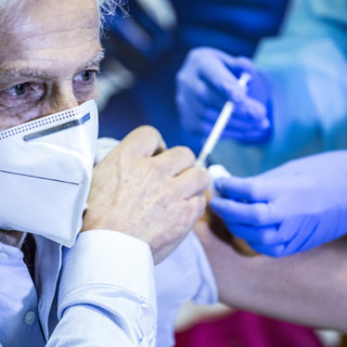 Vaccinazioni anti-Covid: in Piemonte parte la campagna 2026-2027 con il vaccino aggiornato