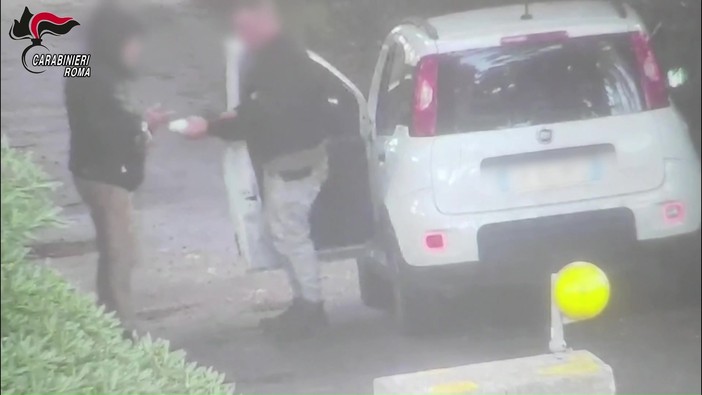 Droga nei doppi fondi delle auto e depositi in casa, a Roma maxi traffico con Sudamerica