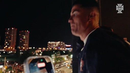 Cristiano Ronaldo in lacrime con i tifosi, la festa del Portogallo dopo la vittoria contro la Croazia Cristiano Ronaldo in lacrime con i tifosi, la festa del Portogallo dopo la vittoria contro la Croazia