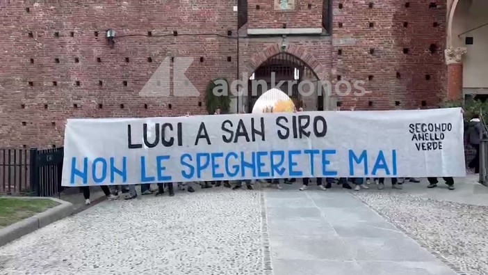 "Giù le mani da San Siro", il coro dei tifosi dell'Inter prima della presentazione del nuovo stadio di Milano