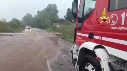 Maltempo in Sardegna, le immagini dei Vigili del Fuoco al lavoro