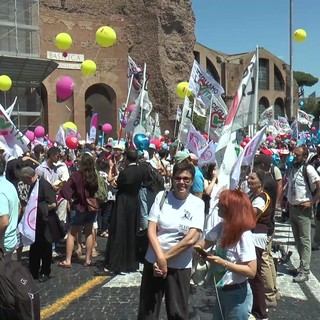 Pro Vita & Famiglia: in 20mila a Roma per la Manifestazione Nazionale "Scegliamo la Vita" Pro Vita & Famiglia: in 20mila a Roma per la Manifestazione Nazionale "Scegliamo la Vita"