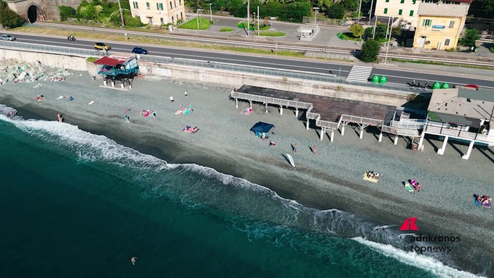Ambiente: a Vesima clean-up della spiaggia con Marevivo, Arca Fondi e Bper