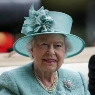 Elisabetta II e la passione per canto, quella volta in cui si esibì sulle note di 'Dancing Queen' degli Abba Elisabetta II e la passione per canto, quella volta in cui si esibì sulle note di 'Dancing Queen' degli Abba