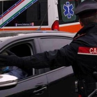 Napoli, accoltella la moglie e si barrica in casa con i figli: arrestato