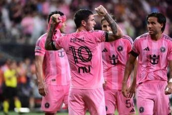 De Paul, gol e 'abbraccio' a Messi per la morte del papà: il tributo da brividi in Mls De Paul, gol e 'abbraccio' a Messi per la morte del papà: il tributo da brividi in Mls