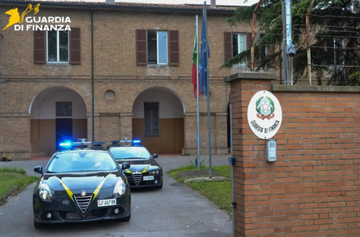 Maxi blitz contro la pirateria tv, 100 perquisizioni e mille utenti sanzionati Maxi blitz contro la pirateria tv, 100 perquisizioni e mille utenti sanzionati
