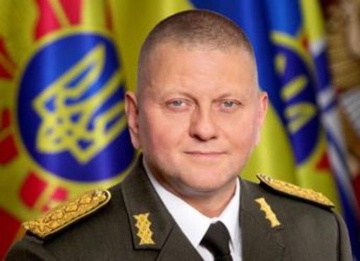 Ucraina, Zaluzhnyi annuncia a Zelensky l'intenzione di candidarsi alle presidenziali Ucraina, Zaluzhnyi annuncia a Zelensky l'intenzione di candidarsi alle presidenziali