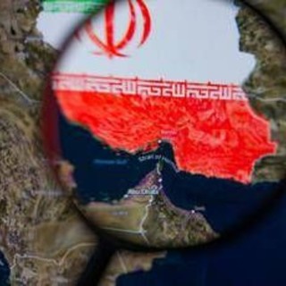 Iran, media: due cacciatorpedinieri Usa hanno attraversato Hormuz. Ma Teheran smentisce