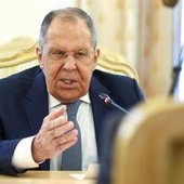 Ucraina, colpita raffineria russa. Lavrov: "Mosca vuole fine guerra per via diplomatica"
