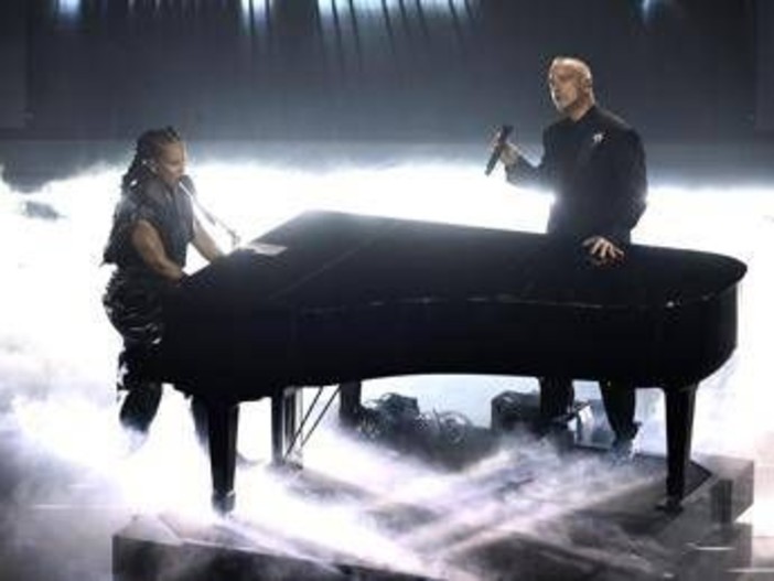 Sanremo, Ramazzotti e Keys incantano con 'L'Aurora': è standing ovation Sanremo, Ramazzotti e Keys incantano con 'L'Aurora': è standing ovation
