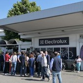 Electrolux sospende piano licenziamenti e chiusure per 50 giorni