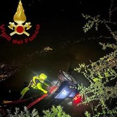 Auto finisce nel Po dopo un inseguimento a Torino: un ferito, ricerche per tre persone Auto finisce nel Po dopo un inseguimento a Torino: un ferito, ricerche per tre persone