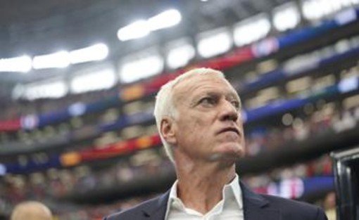 Deschamps attacca l'arbitro dopo l'eliminazione della Francia: "Per voi è al livello di una semifinale dei Mondiali?" Deschamps attacca l'arbitro dopo l'eliminazione della Francia: "Per voi è al livello di una semifinale dei Mondiali?"