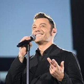 Sanremo 2026, Tiziano Ferro super ospite della prima serata: 25 anni di 'Xdono' Sanremo 2026, Tiziano Ferro super ospite della prima serata: 25 anni di 'Xdono'