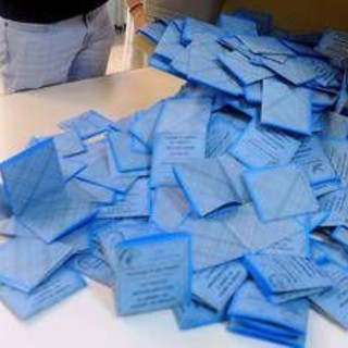Sondaggio politico, Fratelli d'Italia e Pd in calo