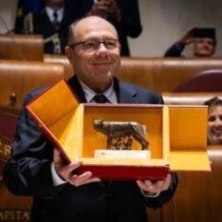 Carlo Verdone sindaco di Roma, la giornata finisce con la Lupa Capitolina Carlo Verdone sindaco di Roma, la giornata finisce con la Lupa Capitolina