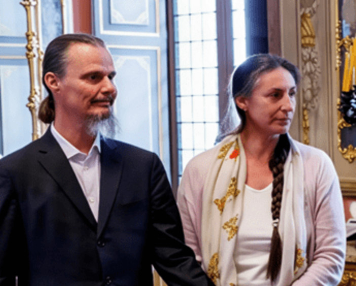Fuori dal coro, oggi 24 maggio: intervista esclusiva a Nathan, padre della 'famiglia nel bosco' Fuori dal coro, oggi 24 maggio: intervista esclusiva a Nathan, padre della 'famiglia nel bosco'