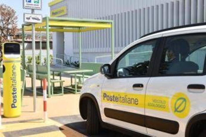 Poste Italiane, oltre 2.600 colonnine di ricarica già installate nei piccoli centri Poste Italiane, oltre 2.600 colonnine di ricarica già installate nei piccoli centri