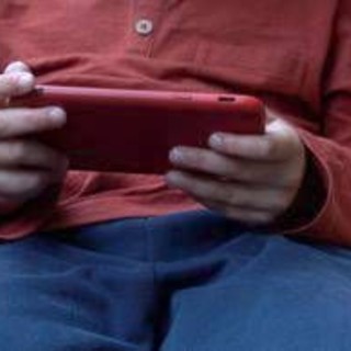 Bambini troppo digitali, l'allarme dei pediatri: quali sono i rischi per corpo e mente Bambini troppo digitali, l'allarme dei pediatri: quali sono i rischi per corpo e mente