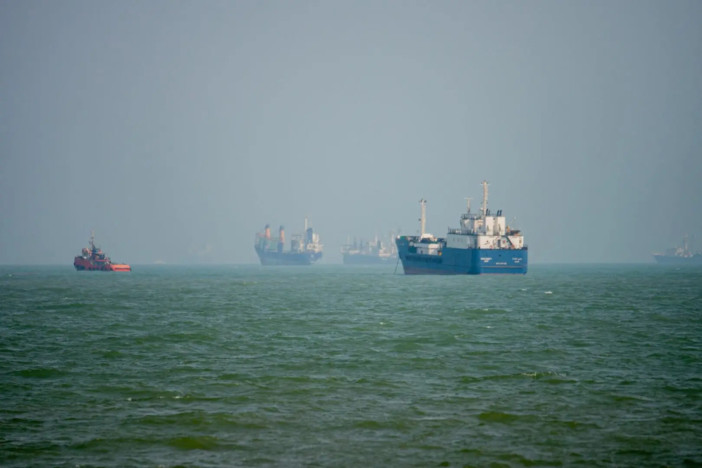 Nave iraniana colpita nello Stretto di Hormuz, un morto e tre feriti