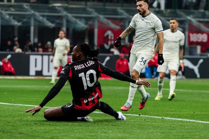 Leao mette ko la Lazio, il Milan in vetta aspettando Roma-Napoli