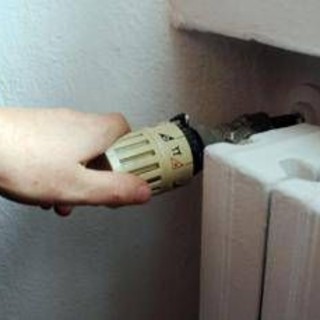 Termosifoni, come fare per risparmiare? Il gesto che 'aiuta' la bolletta