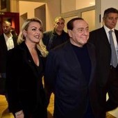 Francesca Pascale e i compleanni con Berlusconi: "La prima festa insieme per i 70. Manca il suo carisma, sarebbe bello Arcore luogo della memoria" Francesca Pascale e i compleanni con Berlusconi: "La prima festa insieme per i 70. Manca il suo carisma, sarebbe bello Arcore luogo della memoria"