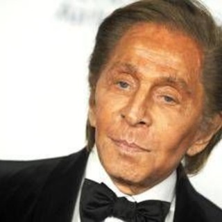 Roma saluta Valentino, oggi i funerali a piazza della Repubblica Roma saluta Valentino, oggi i funerali a piazza della Repubblica