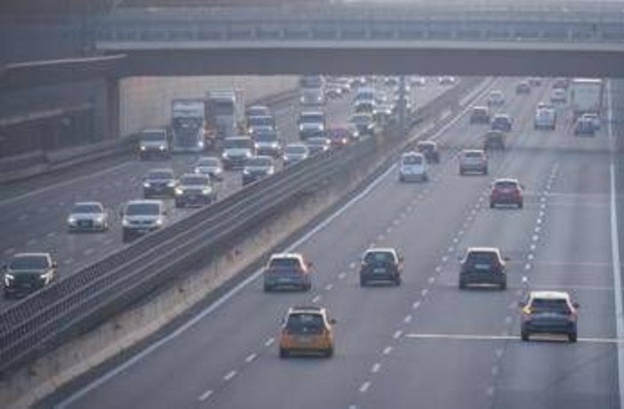 Caro carburanti, al via lo sciopero degli autotrasportatori nel Sud Italia: cosa sappiamo Caro carburanti, al via lo sciopero degli autotrasportatori nel Sud Italia: cosa sappiamo